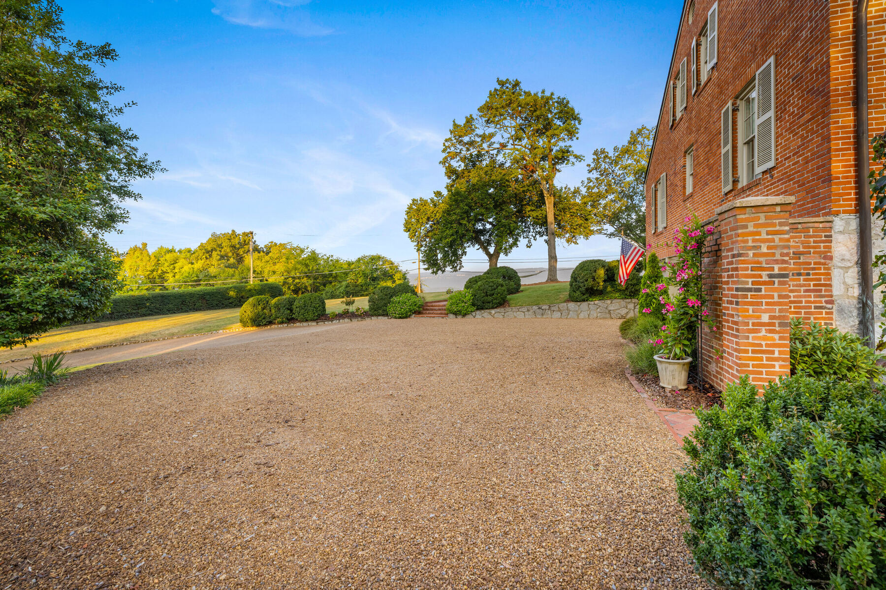Pea-gravel motor court beside the residence